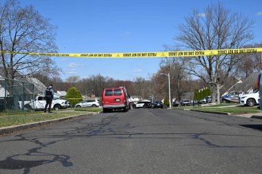 Levittown, Pennsylvania 'daki Viewpoint Lane' de şüpheli Andre Gordon tarafından vurulan iki kişi. 16 Mart 2024, Levittown, Pennsylvania, ABD 52 yaşındaki üvey anne, Karen Gordon ve 13 yaşındaki kız kardeşi Kera Gordon vurularak öldürüldü. 