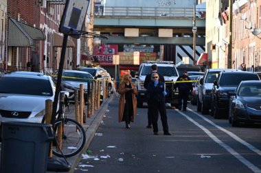 Philadelphia, Pennsylvania 'da East Lippincott Caddesi' nde bir kişi öldü ve bir kişi yaralandı. 16 Mart 2024, Philadelphia, Pennsylvania, ABD: 25 yaşında İspanyol bir erkek göğsünden aldığı kurşun yarasıyla hayatını kaybetti 