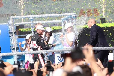 SAO PAULO (SP), Brezilya 03 / 16 / 2024 - Emerson Fittpaldi kupayı Sao Paulo 'nun kuzey bölgesindeki Anhembi kompleksi Sao Paulo E-Prix' de sunar.. 