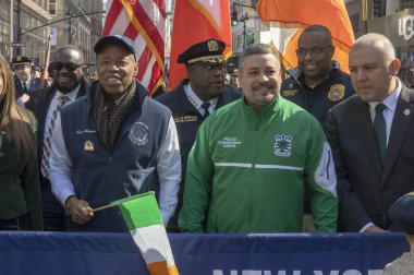 New York 'ta Aziz Patrick Günü Geçidi. 16 Mart 2024, New York, ABD: (L-R) New York. Belediye Başkanı Eric Adams ve New York City. 
