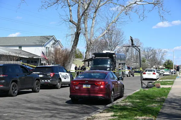 Investigators Work Home Edgewood Lane Falls Township Pennsylvania Levittown Pennsylvania — Stock Photo, Image