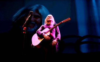 RIO DE JANEIRO (RJ) 03 / 16 / 2024 - Osvaldo Montinegro 'nun Vivo Rio' daki gösterisi, aktris ve şarkıcı Marcela Rica ve Ana Maria, bu Cumartesi, 16 Mart 2024, Rio de Janeiro kentinde. 