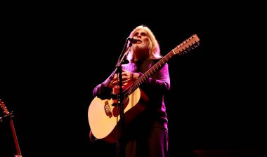 RIO DE JANEIRO (RJ) 03 / 16 / 2024 - Osvaldo Montinegro 'nun Vivo Rio' daki gösterisi, aktris ve şarkıcı Marcela Rica ve Ana Maria, bu Cumartesi, 16 Mart 2024, Rio de Janeiro kentinde. 