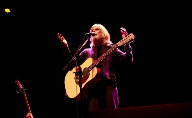 RIO DE JANEIRO (RJ) 03 / 16 / 2024 - Osvaldo Montinegro 'nun Vivo Rio' daki gösterisi, aktris ve şarkıcı Marcela Rica ve Ana Maria, bu Cumartesi, 16 Mart 2024, Rio de Janeiro kentinde. 