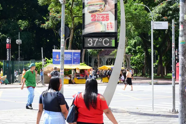 Sao Paulo Brasilien 2024 Intensiv Värmebölja Denna Lördag Eftermiddag Gatutermometrar — Stockfoto