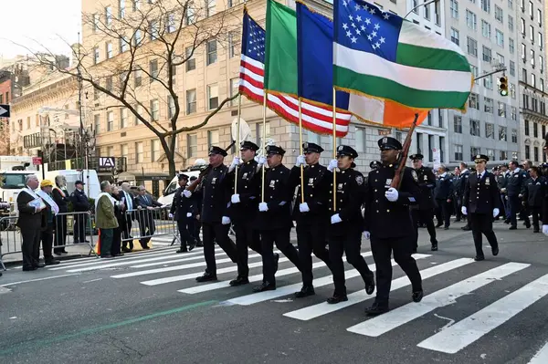 ニューヨーク263位 セントパトリックの日パレード 3月16日 2024 ニューヨーク ニューヨーク アメリカ 聖パトリックの日パレードはマギー ティムニーをフィーチャーしています セントパトリック — ストック写真