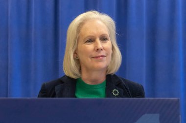 Senatör Gillibrand, New York aileleri için çocuk vergisini arttırmak istiyor. 17 Mart 2024, New York, New York, ABD: Senatör Kirsten Gillibrand bir basın toplantısında konuştu ya da genişletilmiş çocuk vergisinin geçişi hakkında 