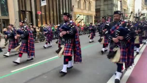 263 Årlige New York City Saint Patricks Day Parade Mars – stockvideo