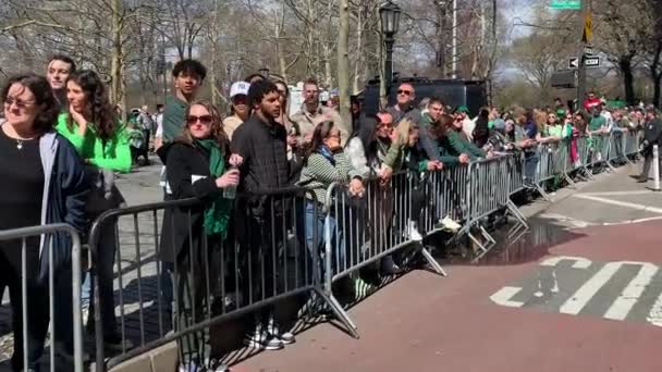 263Rd Annual New York City Saint Patricks Day Parade Inglês — Vídeo de Stock