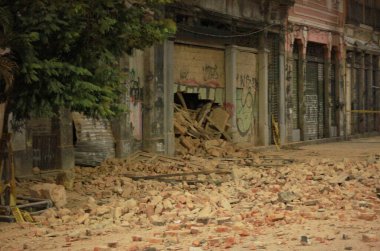 RIO DE JANEIRO (RJ), Brezilya 03 / 20 / 2024 - Rio de Janeiro 'nun merkezinde, Rua Frei Caneca' da terk edilmiş bir ev, bu Çarşamba günü öğleden sonra çöktü). 