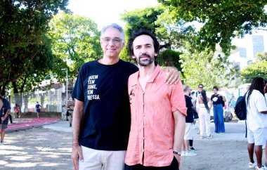 RIO de JANEIRO (RJ), Brezilya 03 / 21 / 2024 - Rio de Janeiro şehrinin güney bölgesinde yer alan Botafogo plajında yer alan Sosyolog Roberto de Souza 'nın (Betinho de Souza) heykelinin açılışı