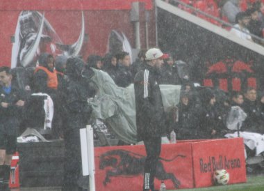 New York Red Bull Miami 'ye karşı. 23 Mart 2024, Harrison, New Jersey, ABD: Red Bull ve Inter Miami arasında oynanan futbol maçında Red Bull Arena 'da antrenörler Sandro Schwarz (RBNY) ve Gerardo Martino (INTER)