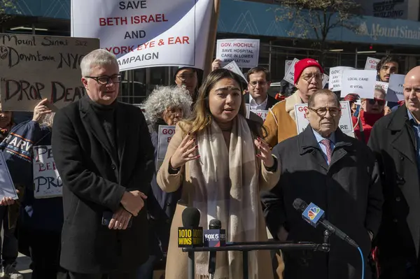 Elected Officials Representing Lower Manhattan Rally Mount Sinai Beth Israel — Stock Photo, Image