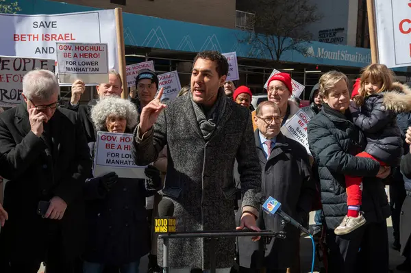 Elected Officials Representing Lower Manhattan Rally Mount Sinai Beth Israel — Stock Photo, Image