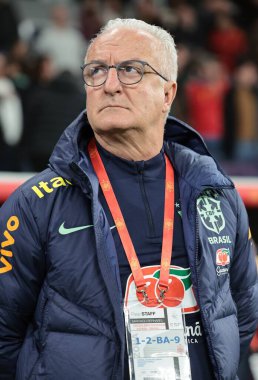 MADRID (ES) 03 / 26 / 2024 - Koç Dorival Junior, bu Salı günü Madrid 'deki Santiago Bernabeu Stadyumu' nda oynanan İspanya ile Brezilya Millî Futbol Takımı Dostları maçında