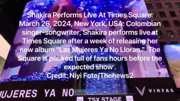 シャキラはタイムズスクエアのTsx Stageで演奏した 2024年3月26日 アメリカ合衆国ニューヨーク シャキーラはタイムズスクエアのTsxステージでエキサイティングなパフォーマンスを披露し 彼女の抵抗力のないエネルギーで何千人もの愛するファンを魅了しました — ストック動画