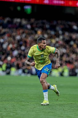 MADRID (ES) 03 / 26 / 2024 - Galeno, İspanya ile Brezilya arasında oynanan maçta, bu salı günü Madrid 'deki Santiago Bernabeu Stadyumu' nda düzenlenen takım arkadaşları için geçerli oldu.. 