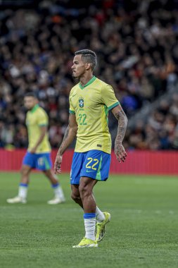 MADRID (ES) 03 / 26 / 2024 - Galeno, İspanya ile Brezilya arasında oynanan maçta, bu salı günü Madrid 'deki Santiago Bernabeu Stadyumu' nda düzenlenen takım arkadaşları için geçerli oldu..