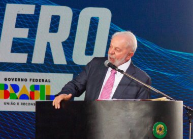 Rio de Janeiro (RJ) Brazil 03 / 27 / 2024 - Cumhurbaşkanları Luiz Inacio Lula da Silva (PT) ve Fransız Emmanuel Macron, bu Çarşamba sabahı Brezilya Donanması 'ndan Tonelero denizaltısının açılışını gerçekleştirdiler.. 