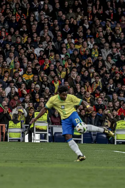 Madrid 'deki Santiago Bernabeu Stadyumu' nda oynanan ve İspanya ile Brezilya arasında oynanan maçta Endrick 'in attığı maçta oynadığı 03 / 26 / 2024