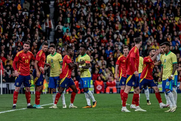 マドリード 2024 プレーヤーヴィニキウスジュニア スペインとブラジル間の試合中に マドリードのサンティアゴバーナベウスタジアムで開催されたナショナルチームのフレンドリーのために有効 — ストック写真