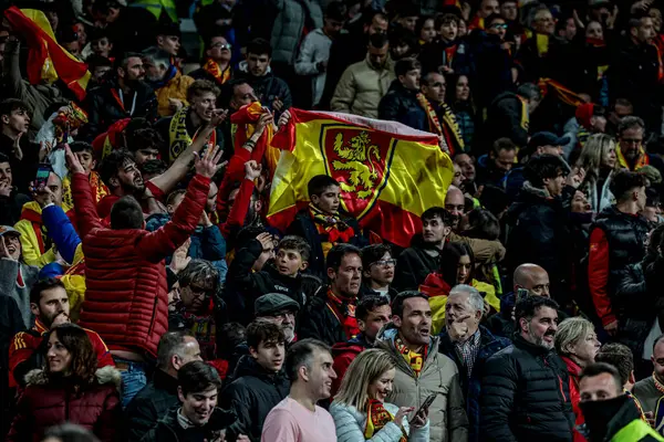 MADRID (ES) 03 / 26 / 2024 - Taraftarlar, İspanya ile Brezilya arasında oynanan ve bu Salı günü Madrid 'deki Santiago Bernabeu Stadyumu' nda düzenlenen Ulusal Takım Arkadaşları için geçerli olan karşılaşmada, 