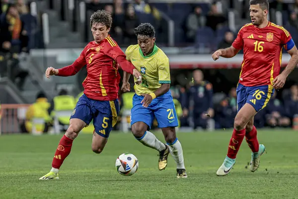 MADRID (ES) 03 / 26 / 2024 - Madrid 'deki Santiago Bernabeu Stadyumu' nda oynanan ve İspanya ile Brezilya arasında oynanan maçta Endrick 'in attığı top,