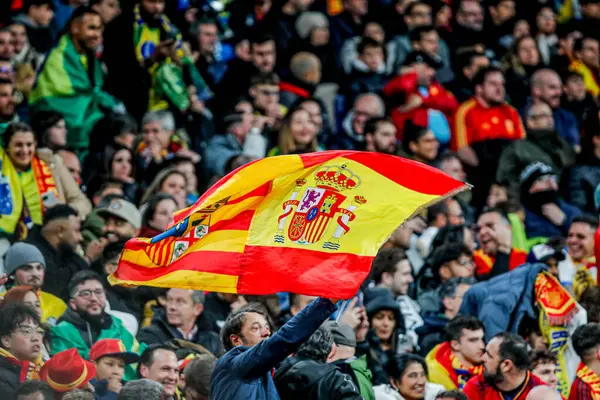 MADRID (ES) 03 / 26 / 2024 - İspanya taraftarları, İspanya ile Brezilya arasındaki maçta, bu Salı günü Madrid 'deki Santiago Bernabeu Stadyumu' nda düzenlenen takım arkadaşları için geçerli,. 