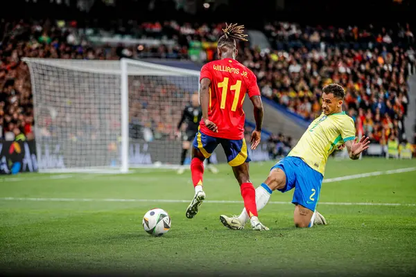 MADRID (ES) 03 / 26 / 2024 - Madrid 'deki Santiago Bernabeu Stadyumu' nda oynanan İspanya ve Brezilya 'nın Friendlies takımı için geçerli olan maçta Danilo,