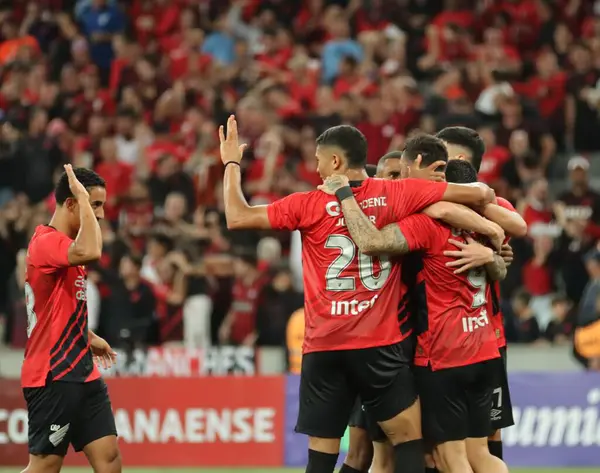 CURITIBA (PR), 03 / 27 / 2024 - Oyuncu Bruno Zapelli, Campeonato Paranaense 2024 yarı finalinin ikinci ayağında Athletico PR ile Operario arasında oynanan karşılaşmada golünü kutluyor.