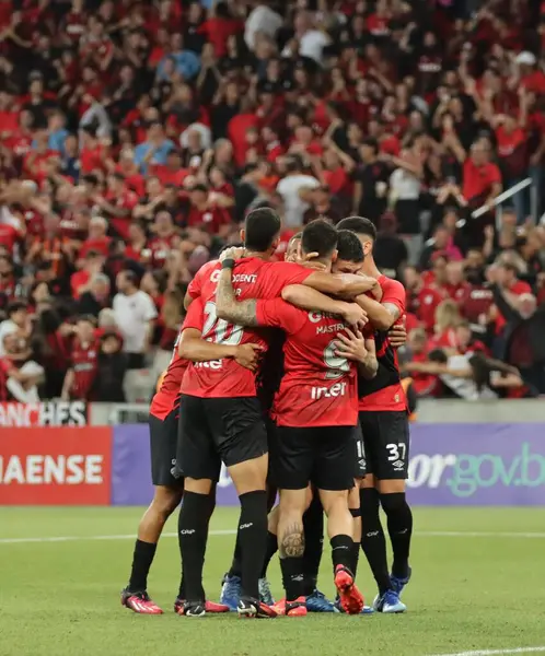 CURITIBA (PR), 03 / 27 / 2024 - Oyuncu Bruno Zapelli, Campeonato Paranaense 2024 yarı finalinin ikinci ayağında Athletico PR ile Operario arasında oynanan karşılaşmada golünü kutluyor.