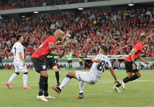 CURITIBA (PR), 03 / 27 / 2024 - Çarşamba günü Ligga Arena 'da oynanan Campeonato Paranaense 2024 yarı finalinin ikinci ayağında Athletico PR ile Operario arasında oynanan karşılaşmada atış 