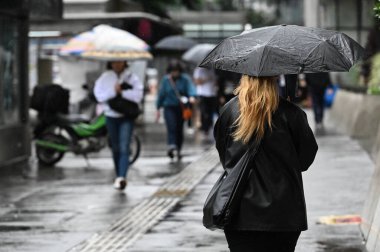 SAO PAULO (SP) Brezilya 03 / 28 / 2024 - Sao Paulo şehri, Avenida Paulista bölgesinde yağmurlu bir gün nedeniyle bu perşembe hava değişikliğine uğradı. 