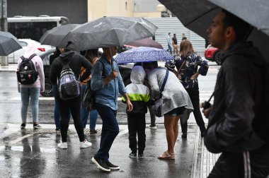 SAO PAULO (SP) Brezilya 03 / 28 / 2024 - Sao Paulo şehri, Avenida Paulista bölgesinde yağmurlu bir gün nedeniyle bu perşembe hava değişikliğine uğradı. 