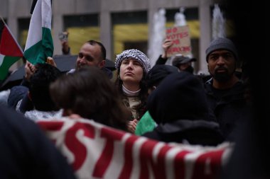 ABD Başkanı Biden, Radio City Music Hall 'da bağış topluyor. 28 Mart 2024. New York, ABD: Başkan Biden, Perşembe gecesi New York 'taki Radio City Music Hall' da Clinton ve Obama gibi tanınmış isimlerle yıldızların desteklediği bir yardım gecesine ev sahipliği yapacak. 