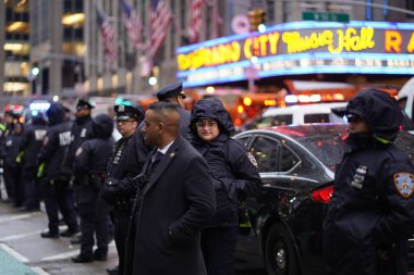 ABD Başkanı Biden, Radio City Music Hall 'da bağış topluyor. 28 Mart 2024. New York, ABD: Başkan Biden, Perşembe gecesi New York 'taki Radio City Music Hall' da Clinton ve Obama gibi tanınmış isimlerle yıldızların desteklediği bir yardım gecesine ev sahipliği yapacak. 