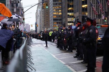 ABD Başkanı Biden, Radio City Music Hall 'da bağış topluyor. 28 Mart 2024. New York, ABD: Başkan Biden, Perşembe gecesi New York 'taki Radio City Music Hall' da Clinton ve Obama gibi tanınmış isimlerle yıldızların desteklediği bir yardım gecesine ev sahipliği yapacak. 