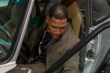 New York Uluslararası Otomobil Fuarı 2024. 27 Mart 2024, New York, New York, ABD: Michael Strahan 27 Mart 2024 tarihinde Jacob Javits Kongre Merkezi 'nde Uluslararası Otomobil Fuarı basın tanıtımı sırasında Daydream arabasının teslimatını aldı. 