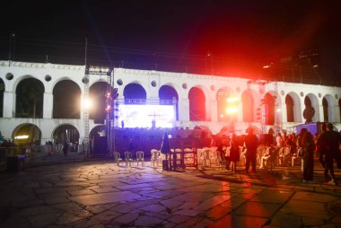 RIO de JANEIRO (RJ) Brazil 03 / 29 / 2024 - Bu Kutsal Cuma, Arcos da Paixao de Cristo 'nun performansı Rio de Janeiro' nun merkezindeki Arcos da Lapa 'da gerçekleşir. Etkinlik ücretsiz ve 35 oyuncunun katılımıyla gerçekleşti.