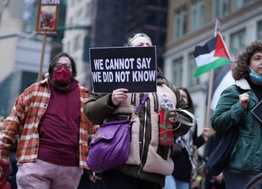 Pro Filistin Büyük Protesto. 30 Mart 2024, New York, ABD: Binlerce gösterici bugün 42. cadde ve Broadway 'i sular altında bıraktı.. 