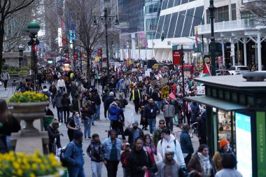 Pro Filistin Büyük Protesto. 30 Mart 2024, New York, ABD: Binlerce gösterici bugün 42. cadde ve Broadway 'i sular altında bıraktı.. 
