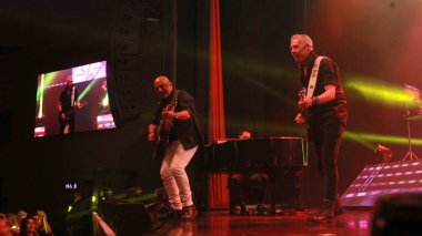 RIO DE JANEIRO (RJ), Brezilya 03 / 30 / 2024 - Rio 'nun güneyindeki Flamengo parkındaki Vivo Rio' daki Roupa Nova gösterisi, aktör İran Malfitano ve Barbara Borges 'un da katılımıyla. 