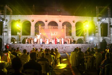 RIO de JANEIRO (RJ) Brazil 03 / 29 / 2024 - Bu Kutsal Cuma, Arcos da Paixao de Cristo 'nun performansı Rio de Janeiro' nun merkezindeki Arcos da Lapa 'da gerçekleşir. Etkinlik ücretsiz ve 35 oyuncunun katılımıyla gerçekleşti.