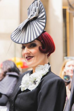 St. Patrick Katedrali 'nde Paskalya Geçidi. 31 Mart 2024, New York, ABD: Paskalya geçidi, modaya uygun giyinme ve ayrıntılı şapkalarla eş anlamlıdır, 1870 'te New York' ta Beşinci Cadde 'de ortaya çıkmıştır.