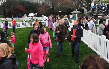 2024 Beyaz Saray Paskalya Yumurtası Yuvarlaması. 01 Nisan 2024, Washington DC, Maryland, ABD: 2024 Beyaz Saray Paskalya Yumurta Yuvarlaması, Beyaz Saray tarihinin en eski geleneklerinden biri olan 1 Nisan Pazartesi günü Güney Çimenliği 'nde gerçekleşti. 