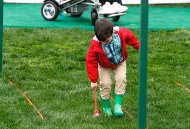 2024 Beyaz Saray Paskalya Yumurtası Yuvarlaması. 01 Nisan 2024, Washington DC, Maryland, ABD: 2024 Beyaz Saray Paskalya Yumurta Yuvarlaması, Beyaz Saray tarihinin en eski geleneklerinden biri olan 1 Nisan Pazartesi günü Güney Çimenliği 'nde gerçekleşti. 
