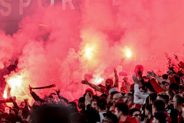 Lizbon (PT), Portekiz 02 / 04 / 2024 Benfica taraftarları, 2 Nisan 2024 Salı günü Lizbon 'daki Estadio da Luz' da oynanan yarı final karşılaşmasında Benfica x Sporting ile Portekiz Kupası arasında oynanan karşılaşmada.