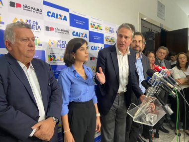 SAO PAULO, SP, Brezilya 04 / 03 / 2024: Sao Paulo kentinin yeni Pe de Meia Programı 'nın (Lise Tasarrufları) 3 Nisan Çarşamba günü Sao Paulo kentinde başlatılması sırasında, belediye başkan yardımcısı ve adayı. 