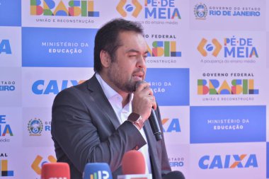 Rio de Janeiro (RJ), Brezilya 04 / 04 / 2024 - Eğitim Bakanı, Camilo Santana ve Rio de Janeiro Valisi Claudio Castro basın toplantısı düzenlediler 
