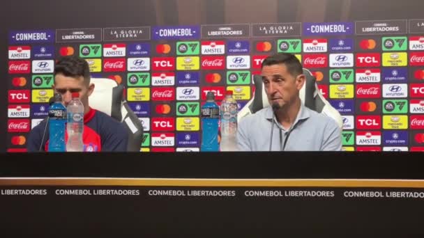 Pressekonferenz Mit Dem Spanier Manolo Jimenez Teammanager Von Cerro Porteno — Stockvideo